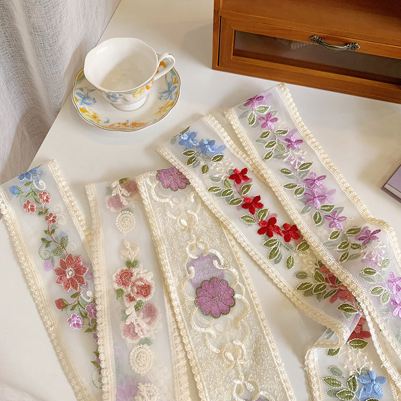 Lace Ribbon Trim - Cinta de flores bordada de encaje